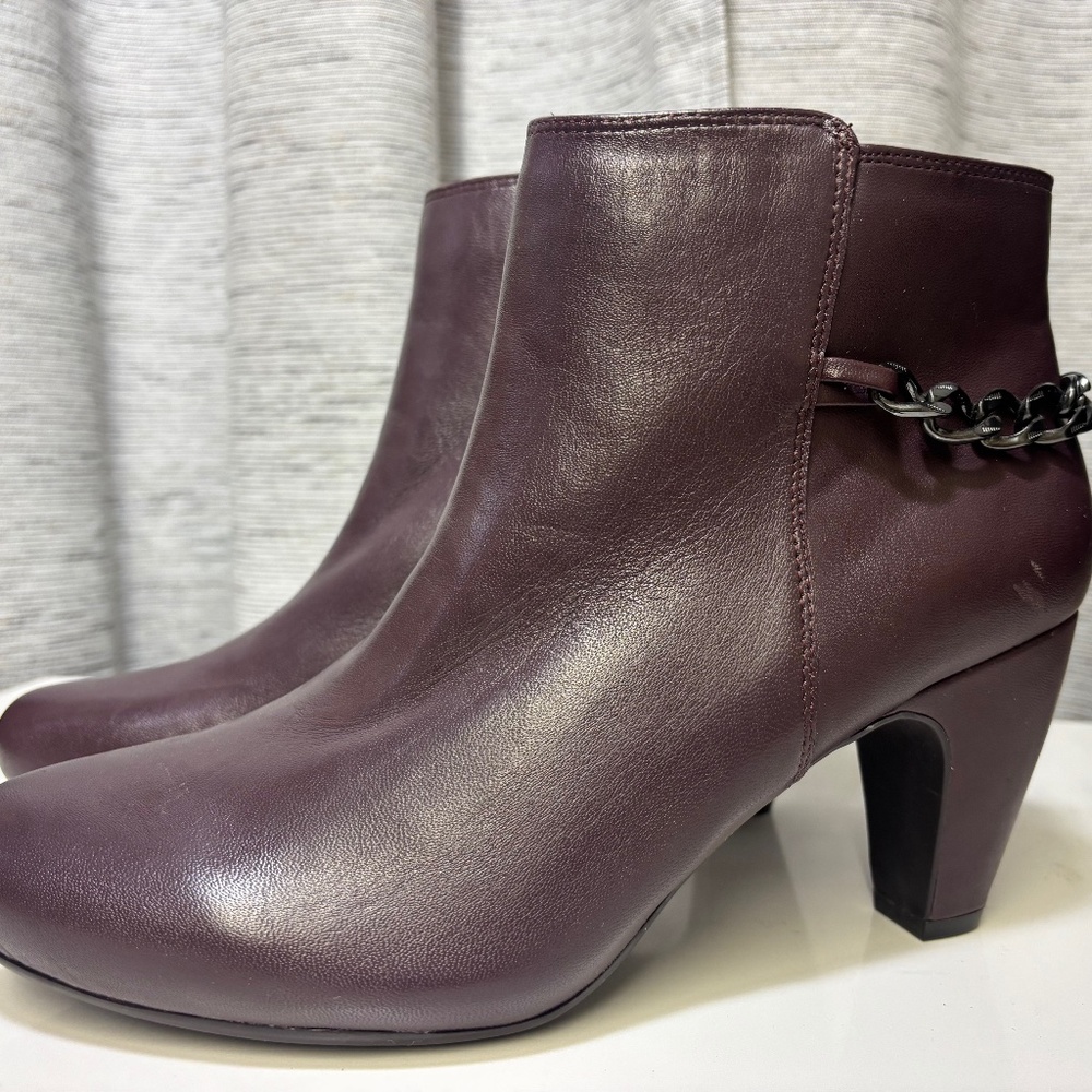 NEW Easy spirt  “ Esparilynn” short leather womens booties, size 9